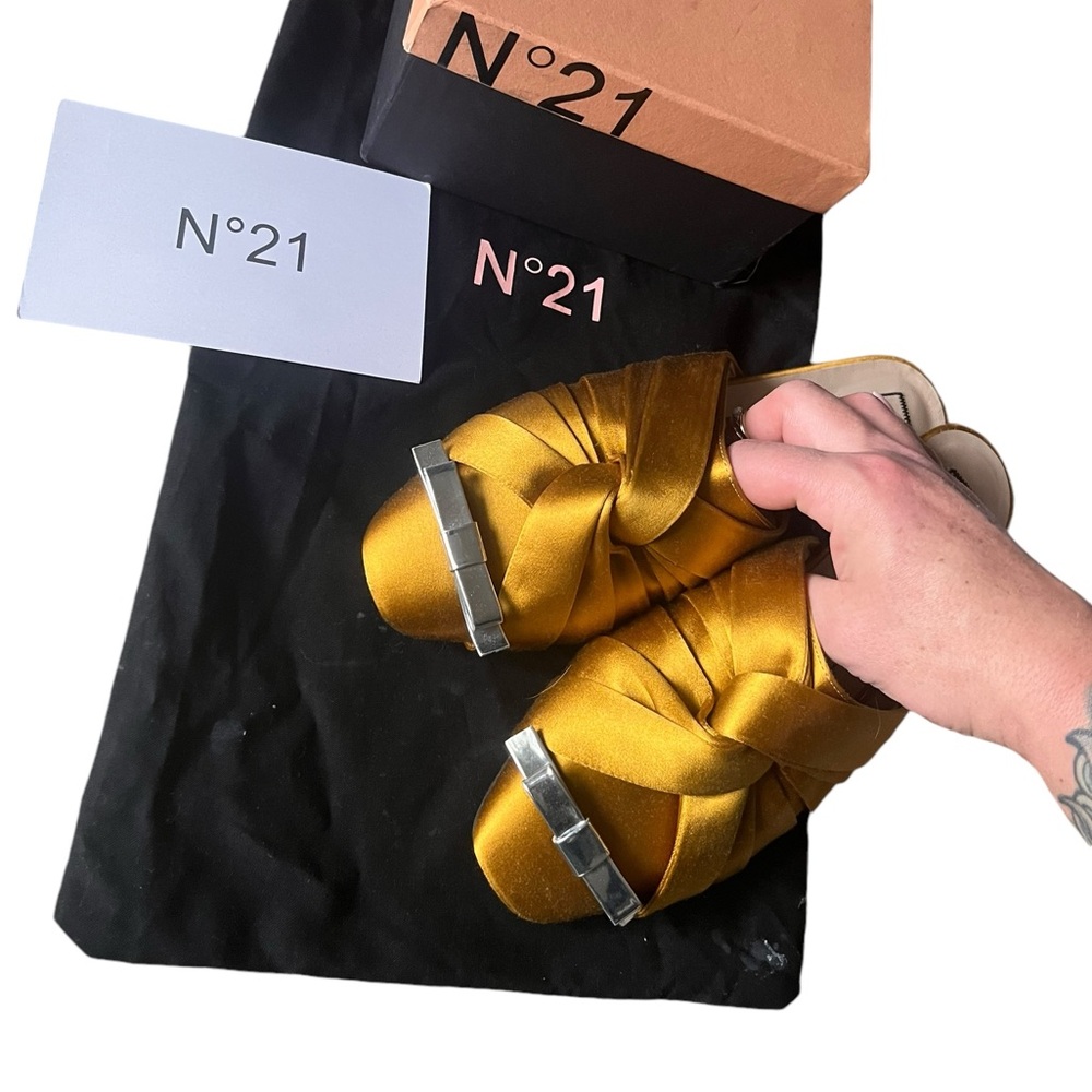 No 21 gold and silver slippers - Picture 4 of 12